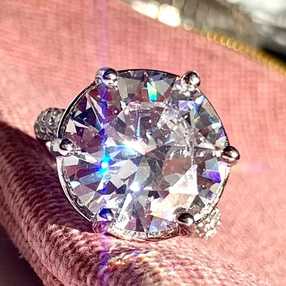 925 Sterling Silver CZ Ring Sz 7 - Picture 10 of 15